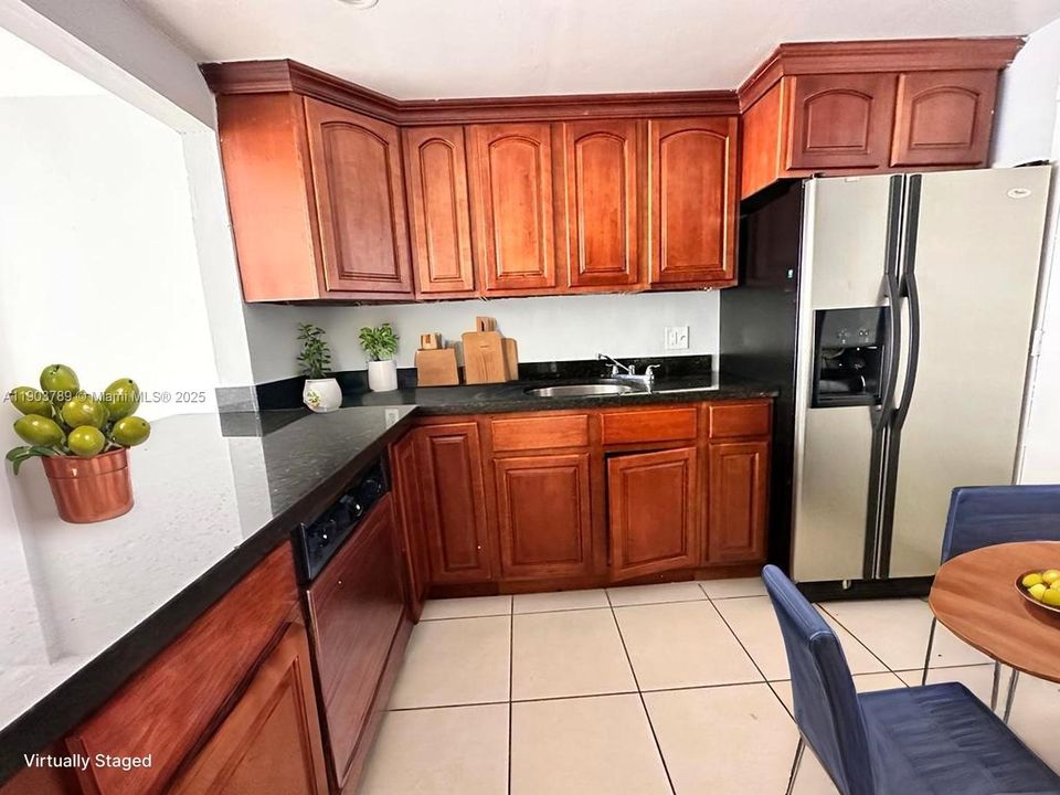 For Rent: $1,750 (2 beds, 1 baths, 848 Square Feet)