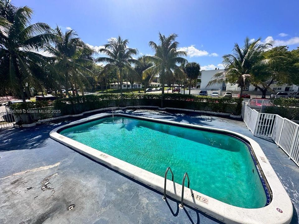 For Rent: $1,750 (2 beds, 1 baths, 848 Square Feet)