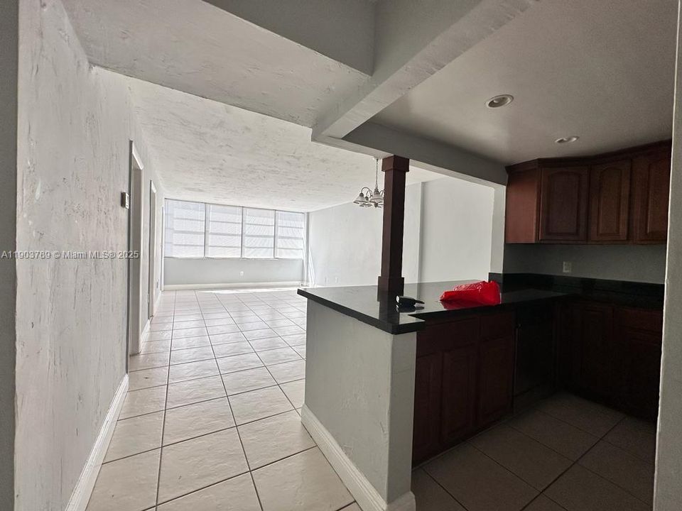 For Rent: $1,750 (2 beds, 1 baths, 848 Square Feet)