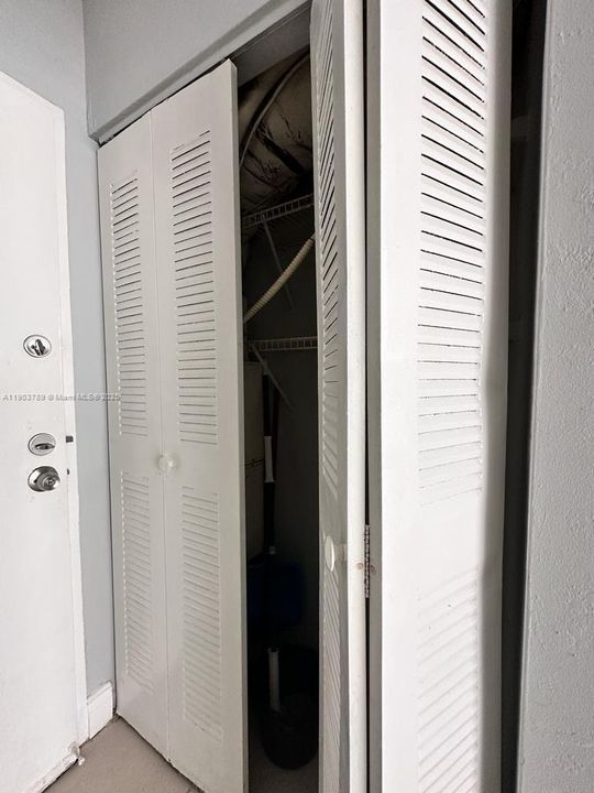 For Rent: $1,750 (2 beds, 1 baths, 848 Square Feet)