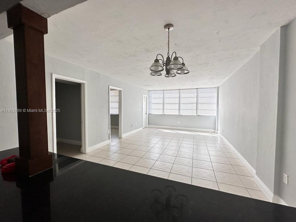 For Rent: $1,750 (2 beds, 1 baths, 848 Square Feet)