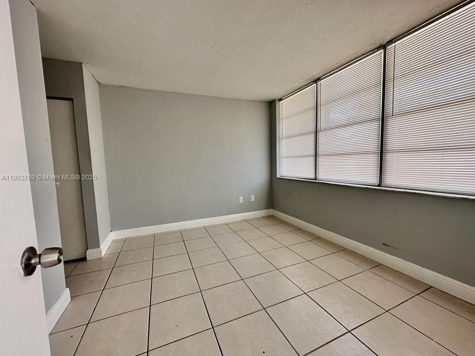 For Rent: $1,750 (2 beds, 1 baths, 848 Square Feet)