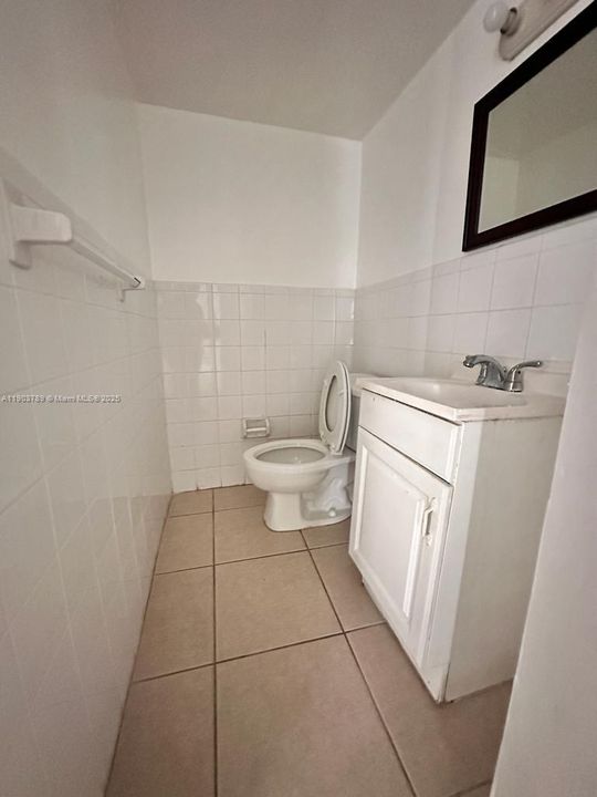 For Rent: $1,750 (2 beds, 1 baths, 848 Square Feet)