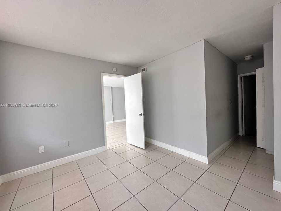 For Rent: $1,750 (2 beds, 1 baths, 848 Square Feet)