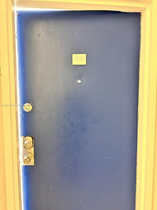 For Rent: $1,750 (2 beds, 1 baths, 848 Square Feet)