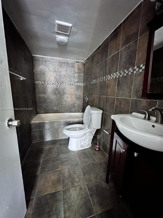 For Rent: $1,750 (2 beds, 1 baths, 848 Square Feet)