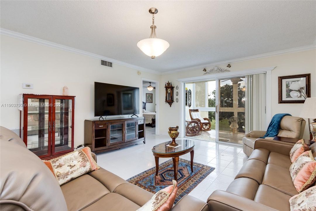 Active With Contract: $242,000 (2 beds, 2 baths, 1255 Square Feet)