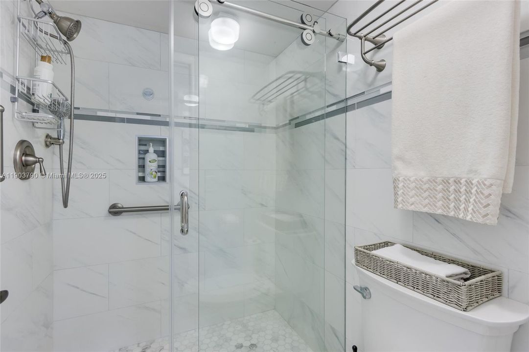 Active With Contract: $242,000 (2 beds, 2 baths, 1255 Square Feet)