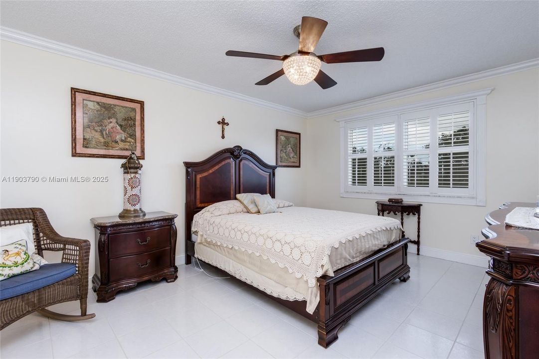 Active With Contract: $242,000 (2 beds, 2 baths, 1255 Square Feet)