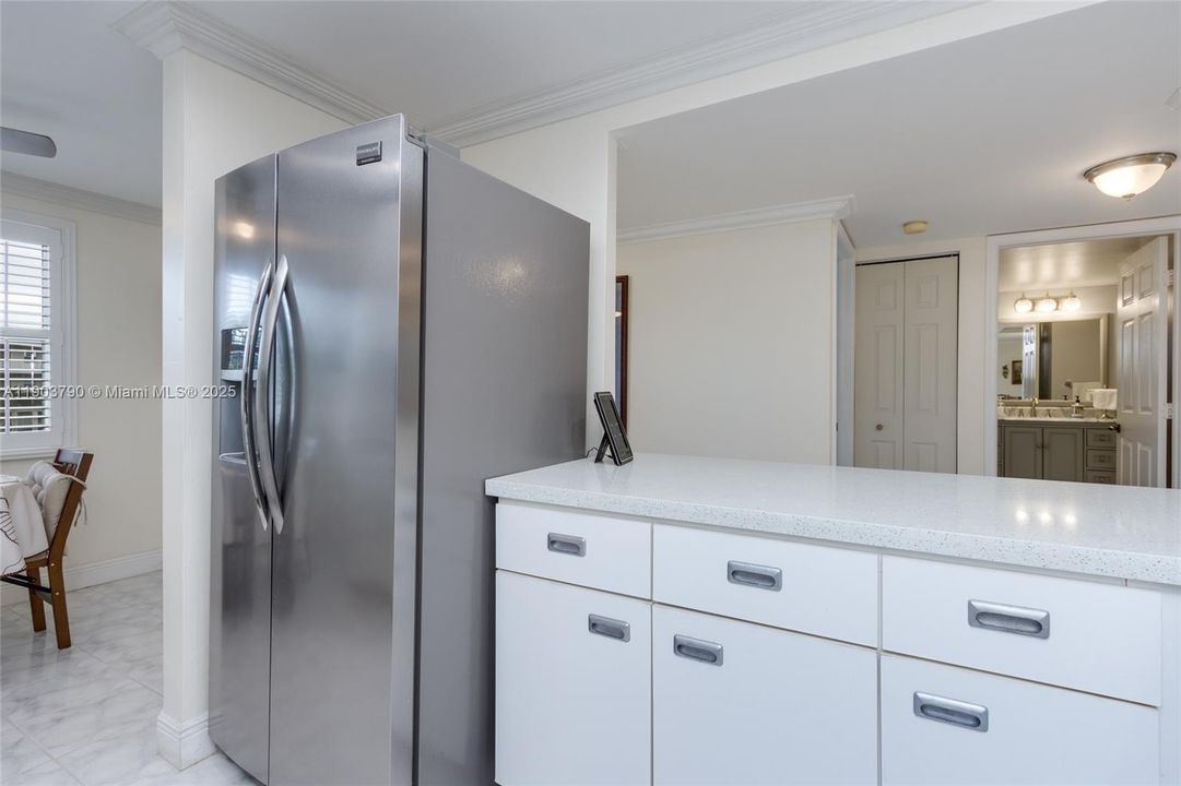 Active With Contract: $242,000 (2 beds, 2 baths, 1255 Square Feet)