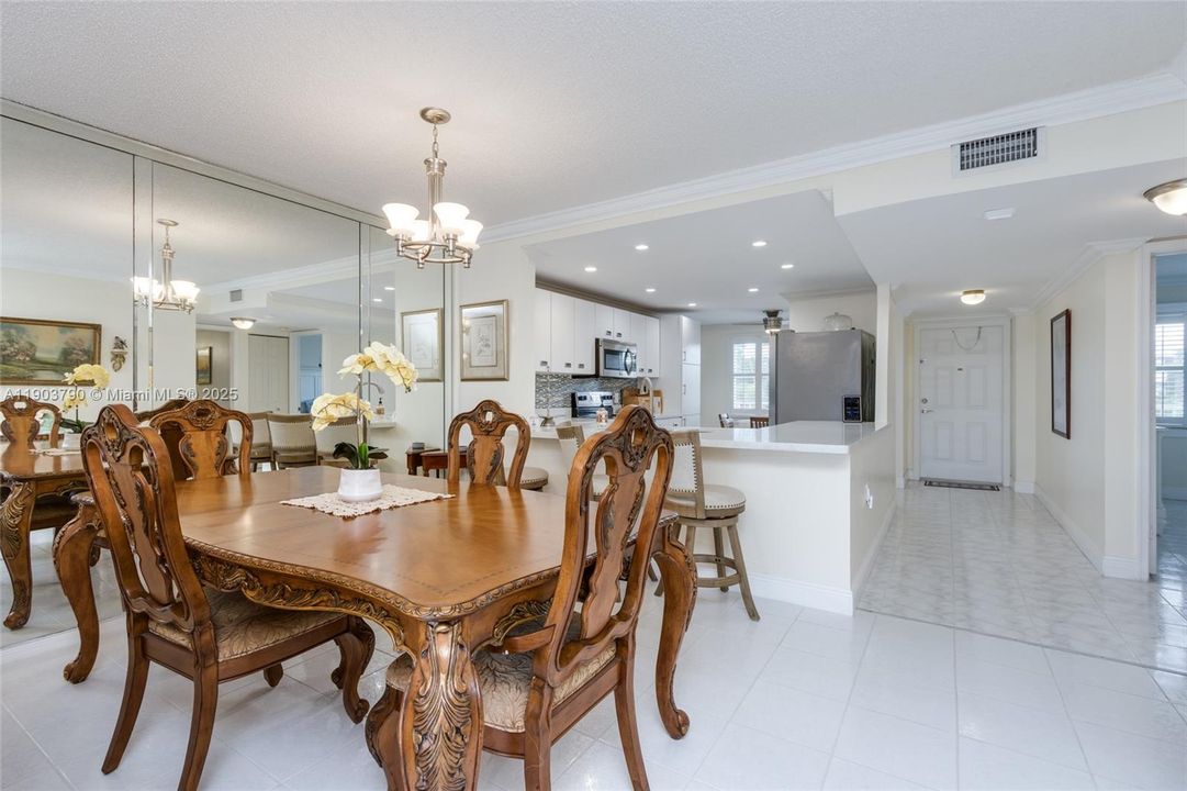 Active With Contract: $242,000 (2 beds, 2 baths, 1255 Square Feet)