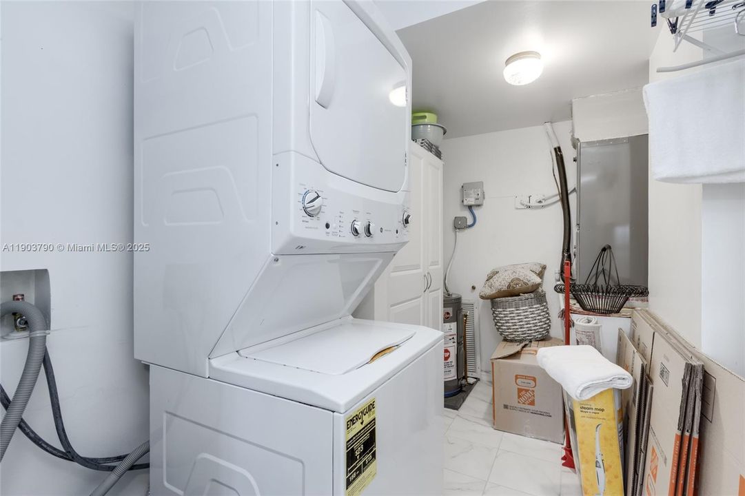 Active With Contract: $242,000 (2 beds, 2 baths, 1255 Square Feet)