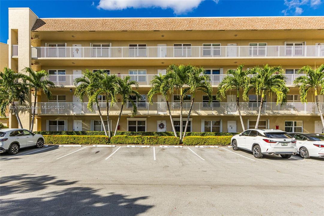 Active With Contract: $242,000 (2 beds, 2 baths, 1255 Square Feet)