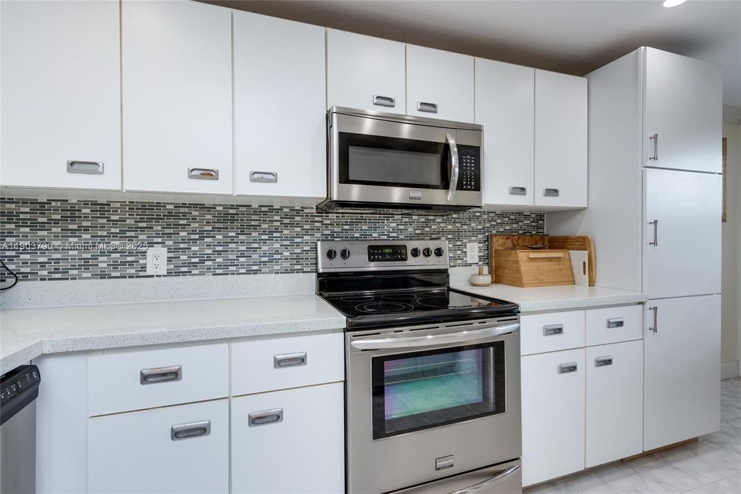 Active With Contract: $242,000 (2 beds, 2 baths, 1255 Square Feet)