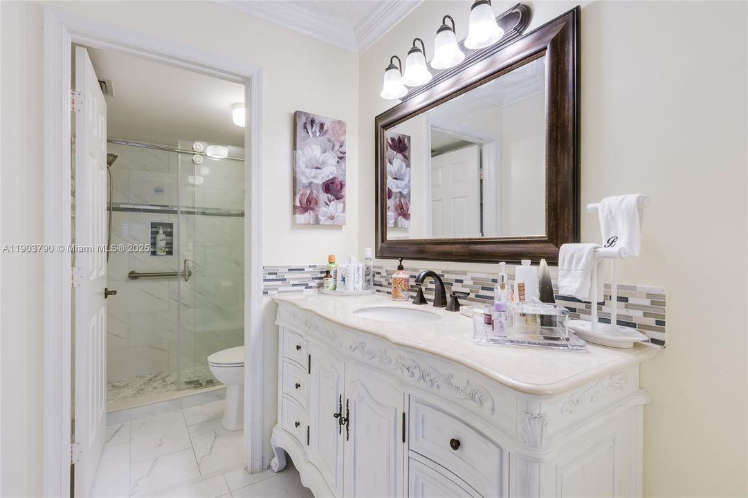 Active With Contract: $242,000 (2 beds, 2 baths, 1255 Square Feet)