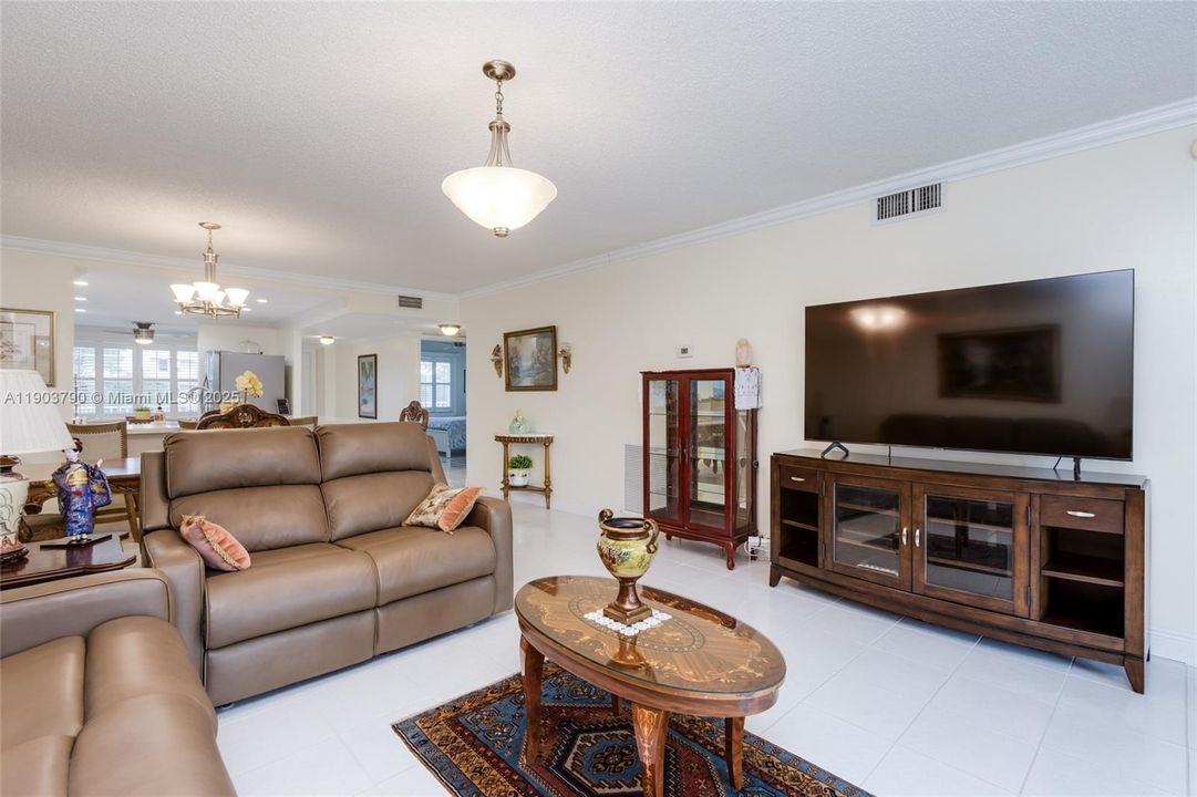 Active With Contract: $242,000 (2 beds, 2 baths, 1255 Square Feet)