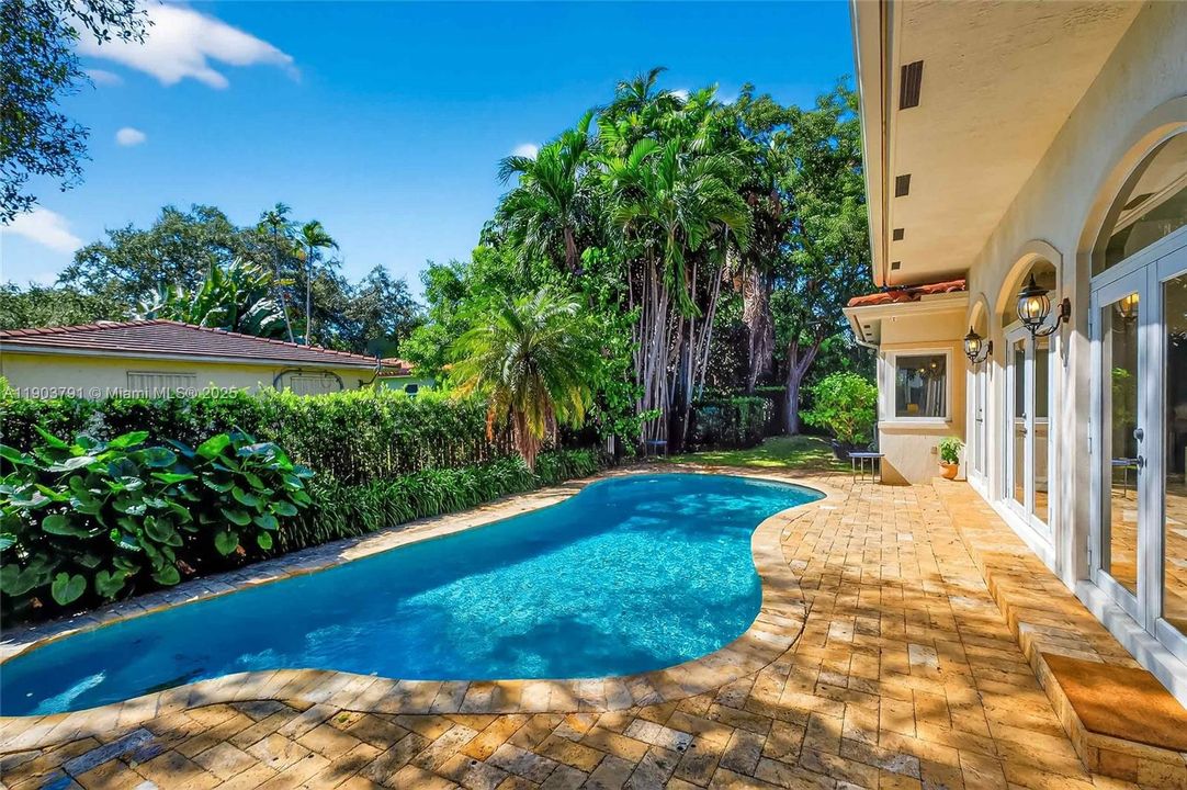 For Sale: $2,900,000 (4 beds, 3 baths, 3611 Square Feet)