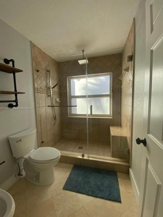 出租: $3,500 (3 贝兹, 2 浴室, 1619 平方英尺)