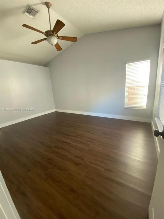 出租: $3,500 (3 贝兹, 2 浴室, 1619 平方英尺)