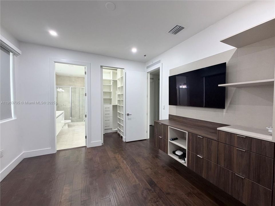 For Sale: $1,400,000 (4 beds, 4 baths, 3030 Square Feet)