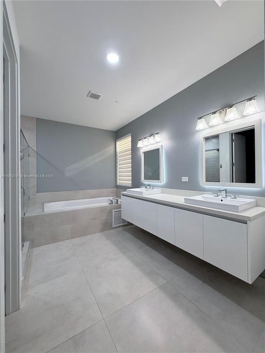 For Sale: $1,400,000 (4 beds, 4 baths, 3030 Square Feet)