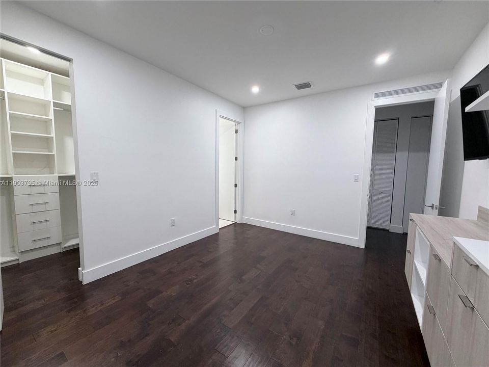 For Sale: $1,400,000 (4 beds, 4 baths, 3030 Square Feet)