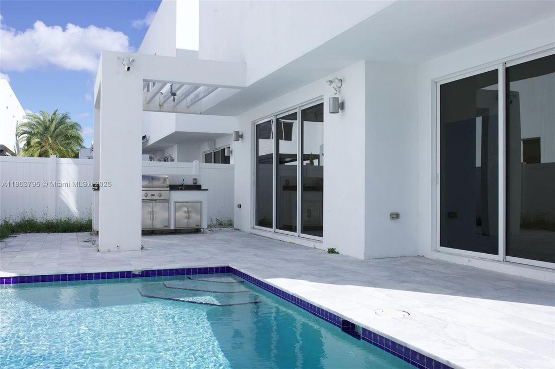 For Sale: $1,400,000 (4 beds, 4 baths, 3030 Square Feet)