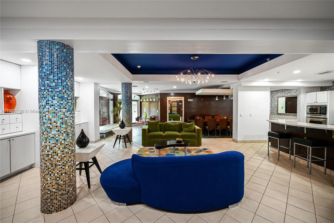 Active With Contract: $375,000 (2 beds, 2 baths, 1010 Square Feet)