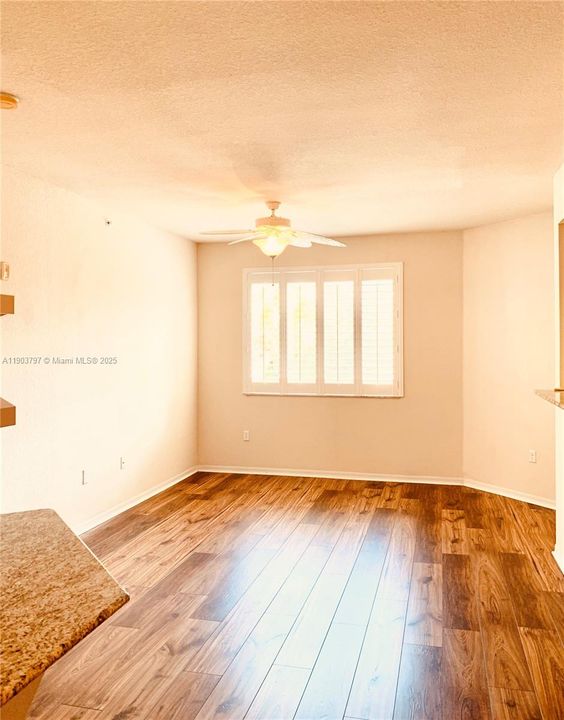 出租: $2,200 (1 贝兹, 1 浴室, 815 平方英尺)