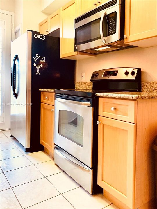 出租: $2,200 (1 贝兹, 1 浴室, 815 平方英尺)