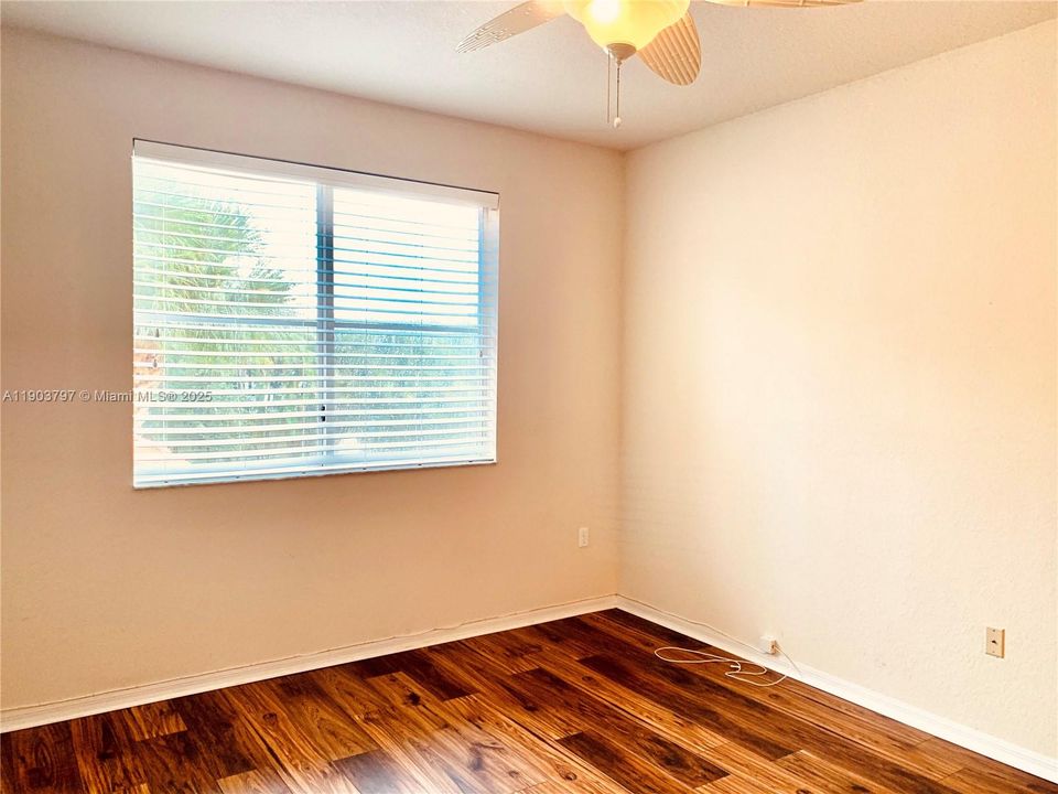 出租: $2,200 (1 贝兹, 1 浴室, 815 平方英尺)