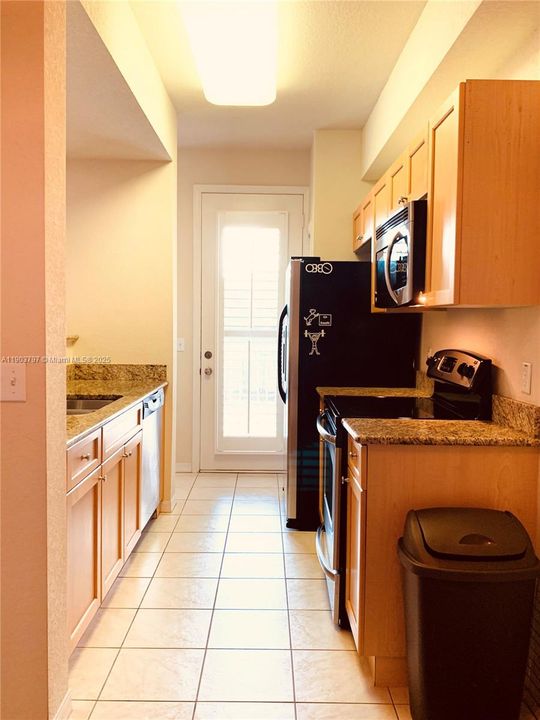 出租: $2,200 (1 贝兹, 1 浴室, 815 平方英尺)