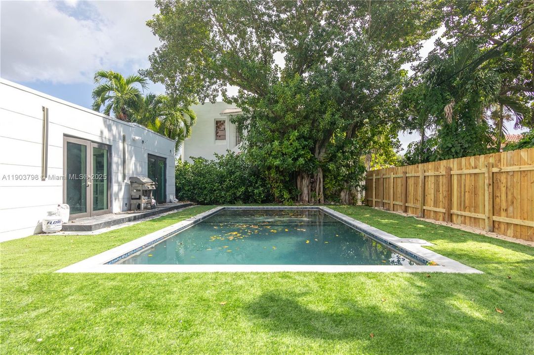 For Rent: $8,500 (5 beds, 4 baths, 1566 Square Feet)