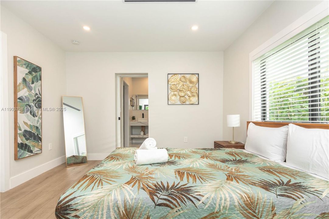 For Rent: $8,500 (5 beds, 4 baths, 1566 Square Feet)