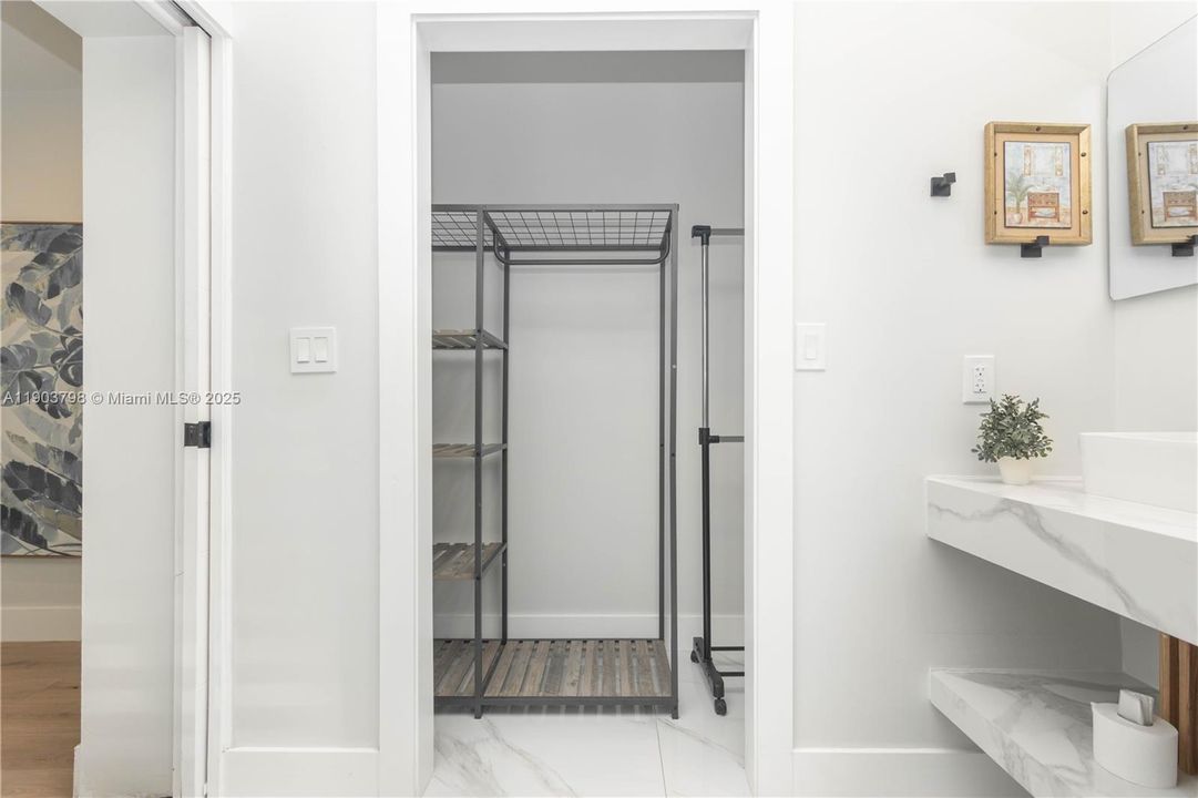 For Rent: $8,500 (5 beds, 4 baths, 1566 Square Feet)