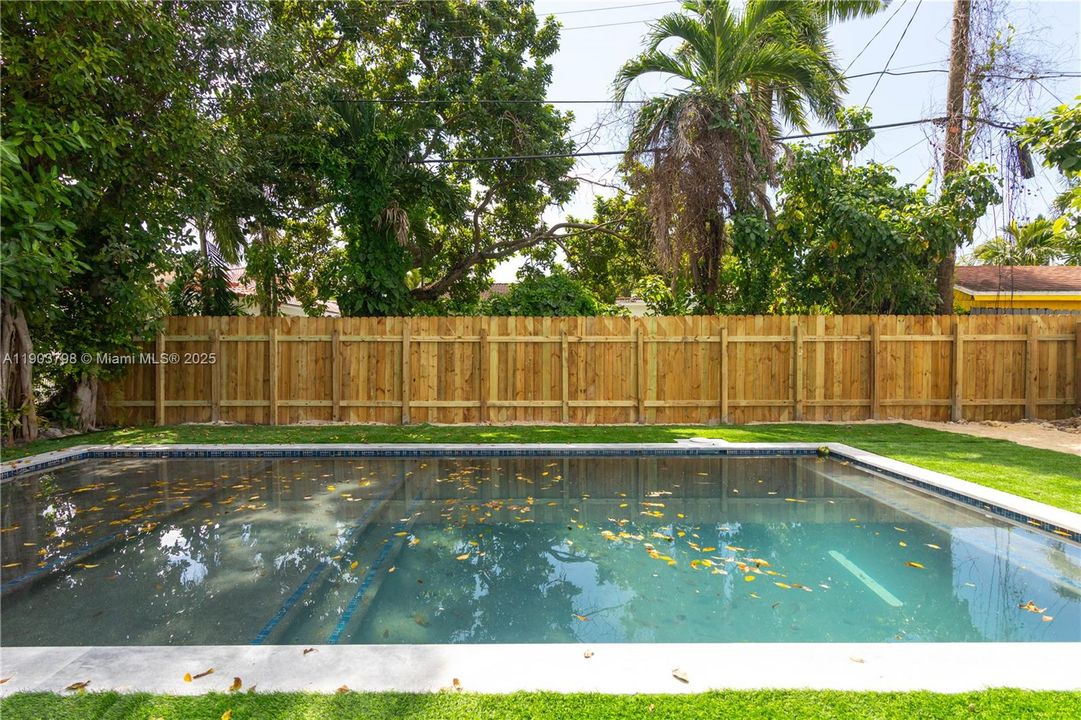 For Rent: $8,500 (5 beds, 4 baths, 1566 Square Feet)