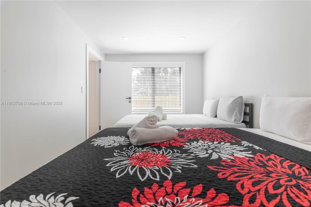 For Rent: $8,500 (5 beds, 4 baths, 1566 Square Feet)