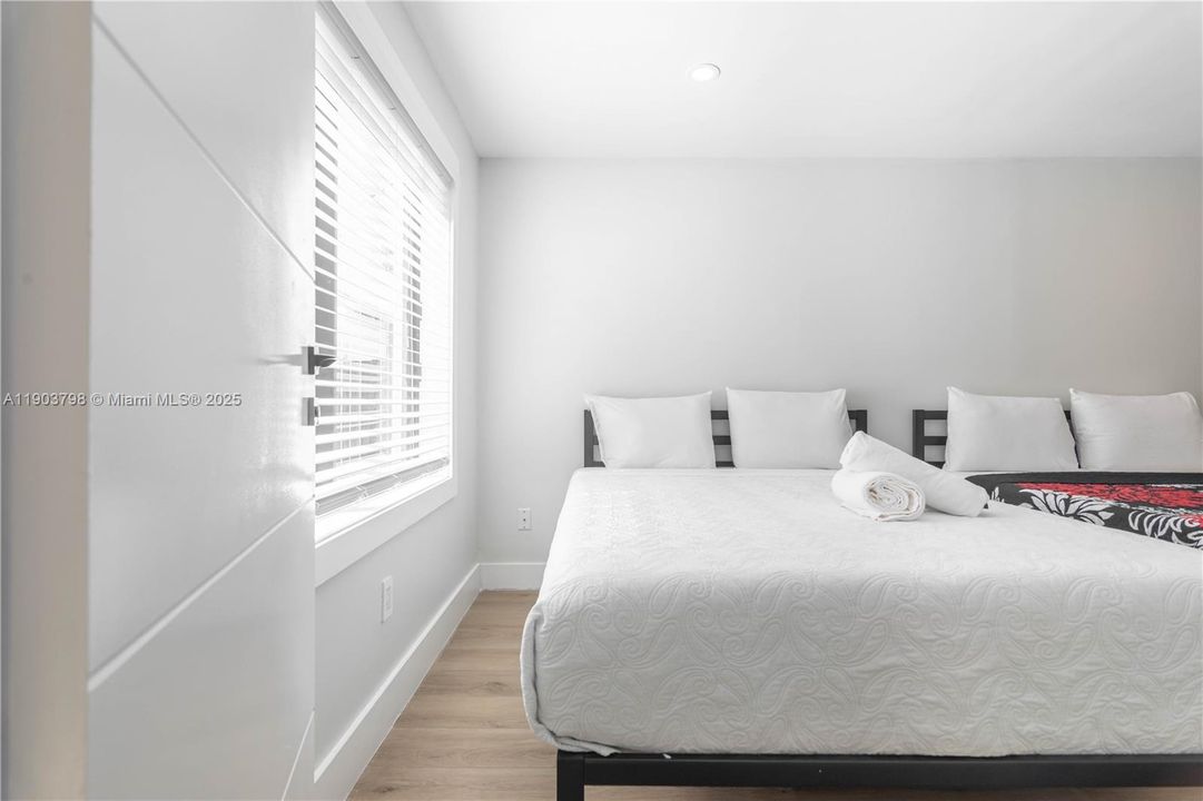 For Rent: $8,500 (5 beds, 4 baths, 1566 Square Feet)