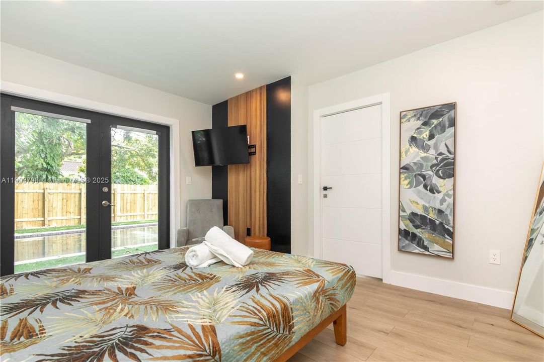 For Rent: $8,500 (5 beds, 4 baths, 1566 Square Feet)