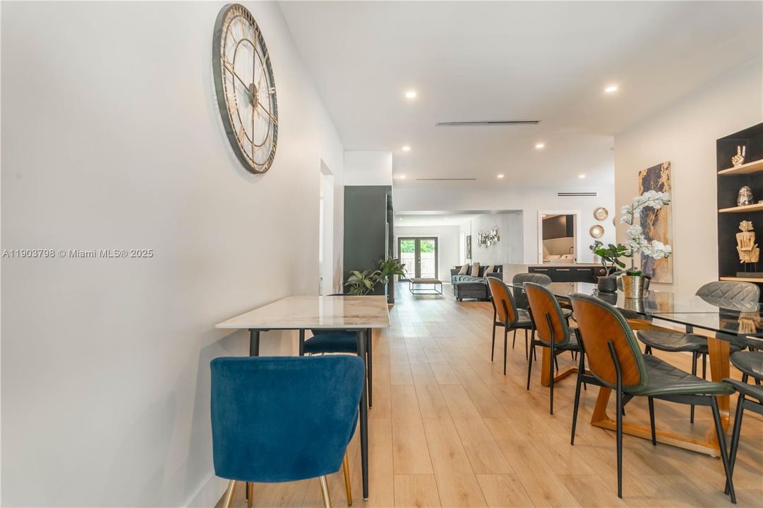 For Rent: $8,500 (5 beds, 4 baths, 1566 Square Feet)