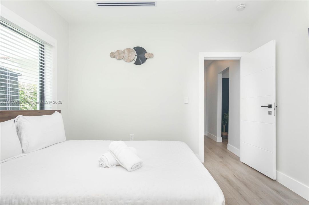 For Rent: $8,500 (5 beds, 4 baths, 1566 Square Feet)