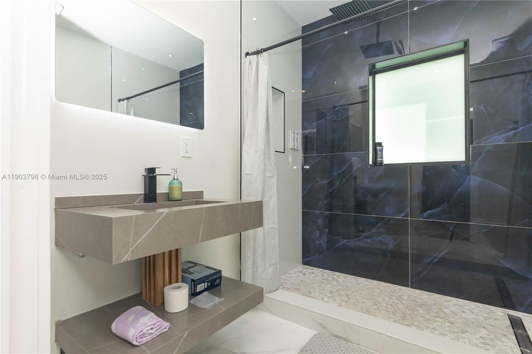 For Rent: $8,500 (5 beds, 4 baths, 1566 Square Feet)