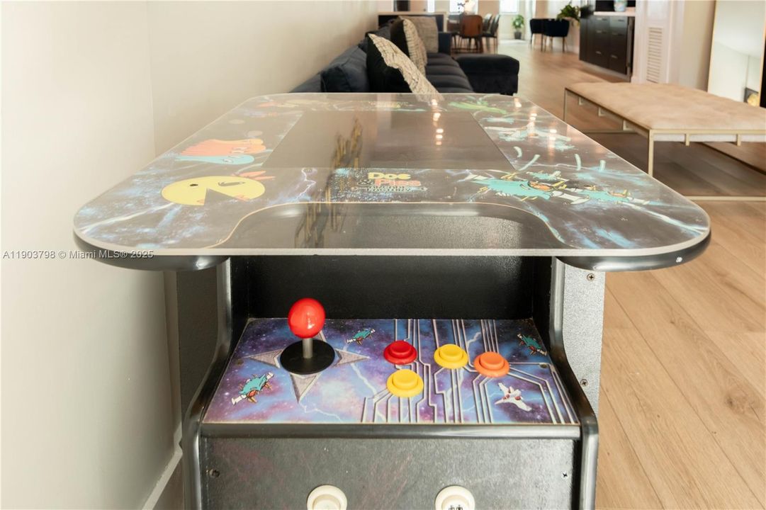 For Rent: $8,500 (5 beds, 4 baths, 1566 Square Feet)