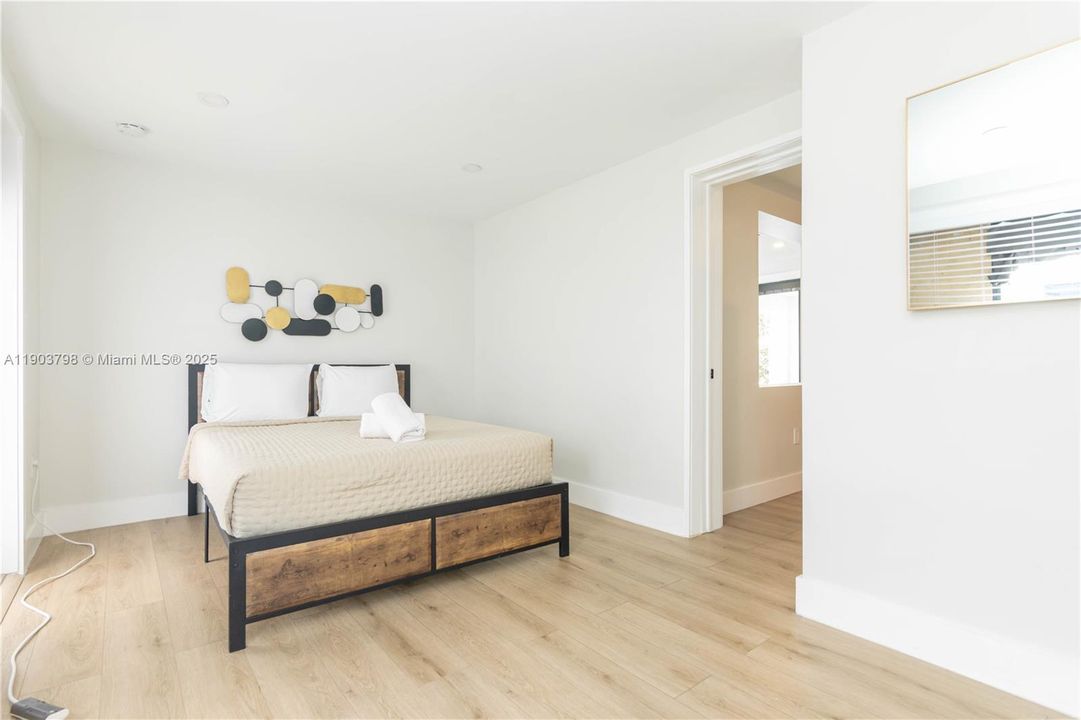 For Rent: $8,500 (5 beds, 4 baths, 1566 Square Feet)