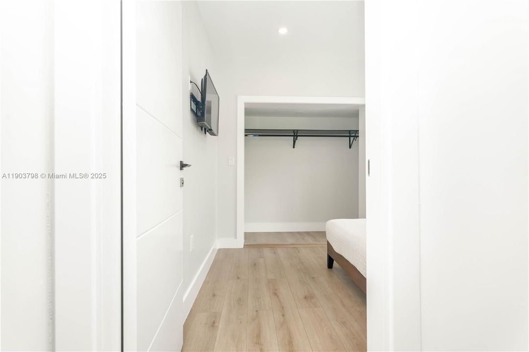 For Rent: $8,500 (5 beds, 4 baths, 1566 Square Feet)