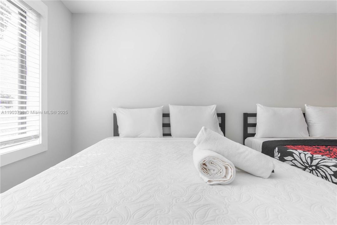 For Rent: $8,500 (5 beds, 4 baths, 1566 Square Feet)