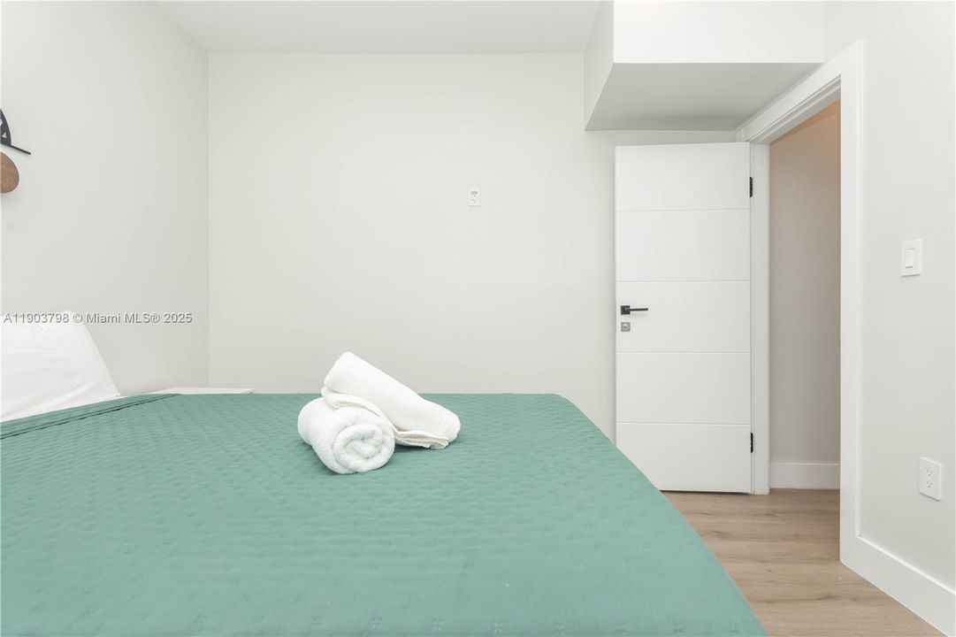 For Rent: $8,500 (5 beds, 4 baths, 1566 Square Feet)