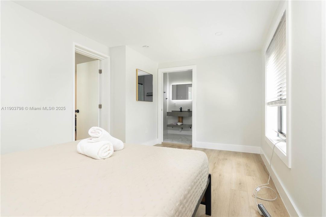 For Rent: $8,500 (5 beds, 4 baths, 1566 Square Feet)