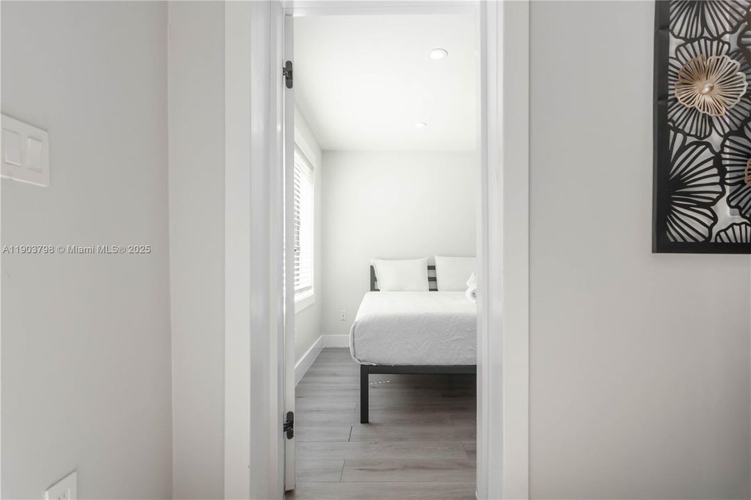 For Rent: $8,500 (5 beds, 4 baths, 1566 Square Feet)