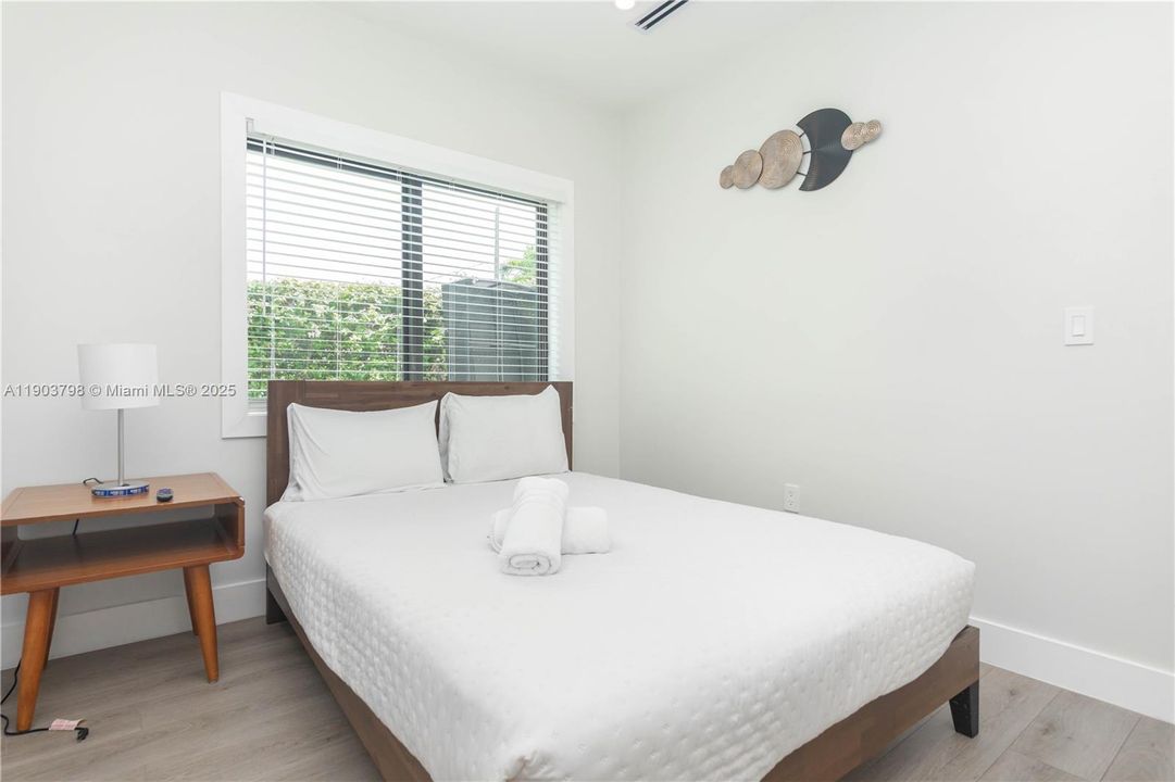 For Rent: $8,500 (5 beds, 4 baths, 1566 Square Feet)